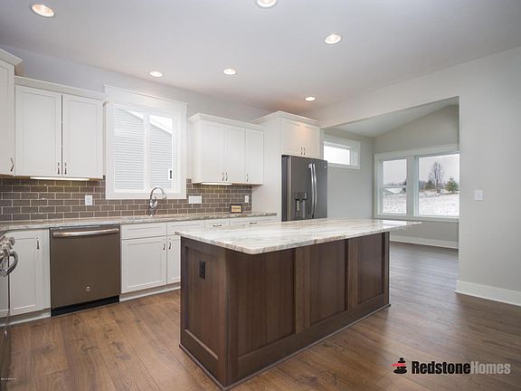 3rd image of 3926 Preserve Dr NE