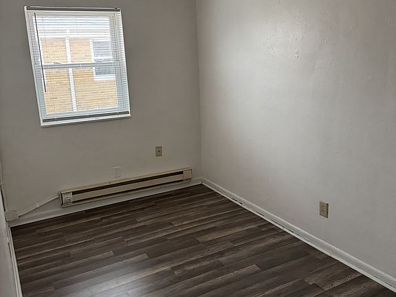 4th image of 149 Kelly Ave #1