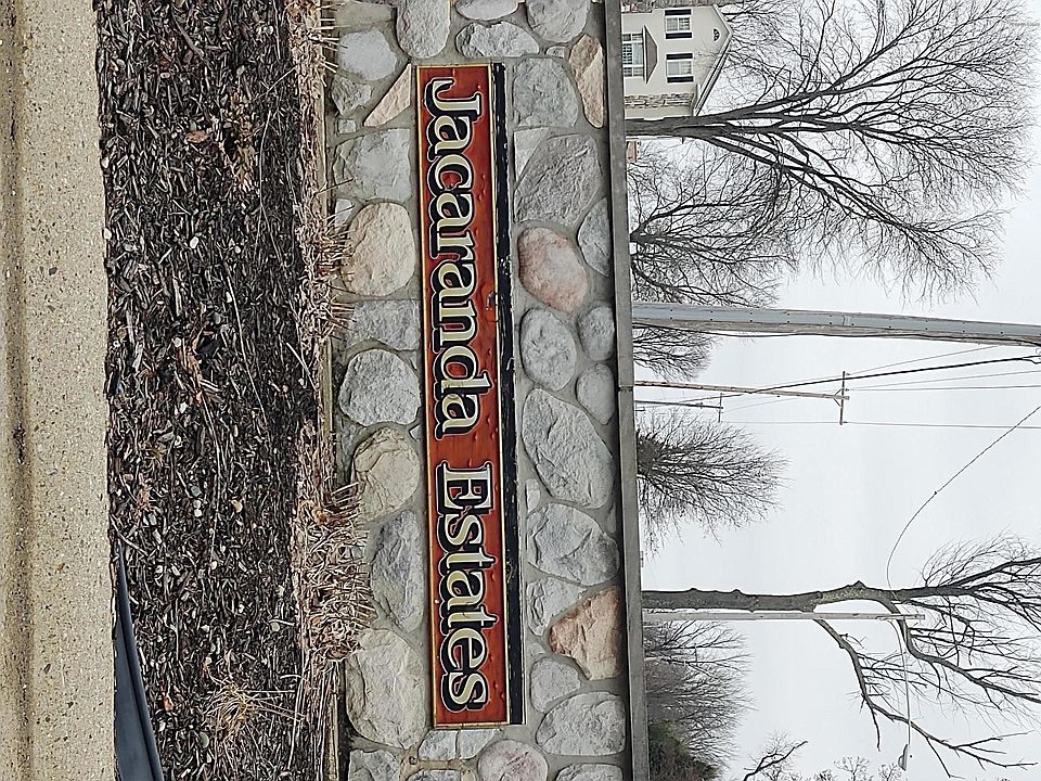 2nd image of 190 Jacaranda Dr