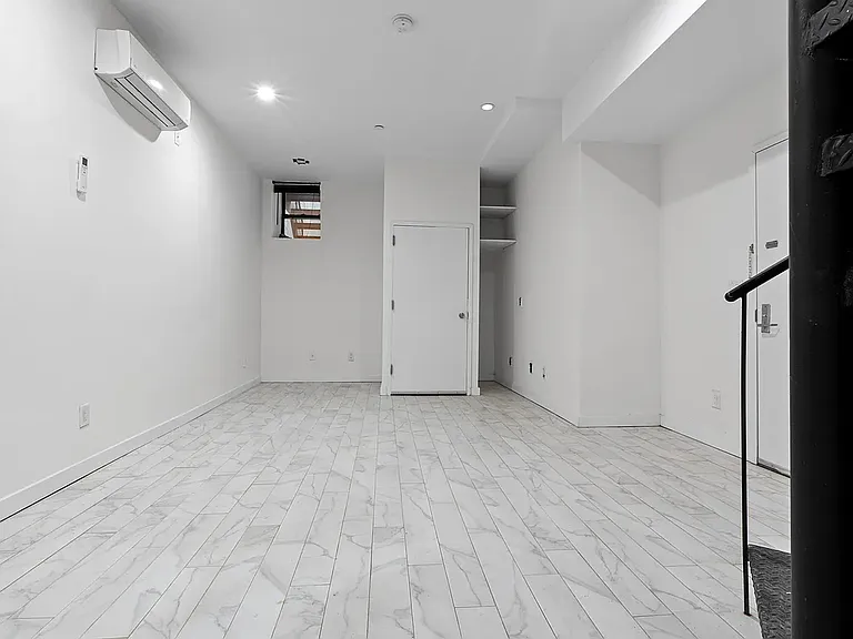 453 Irving Ave #1B — Photo 4