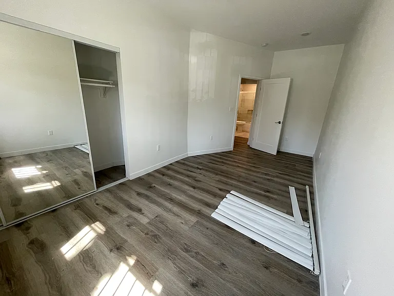 966 N Mariposa Ave #24 — Photo 8