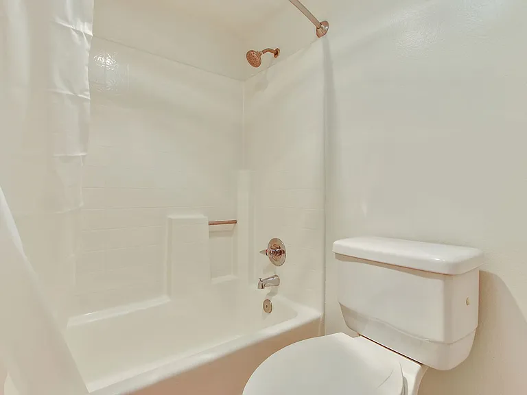 Tremont Apartments | 514 S Catalina St — Photo 30