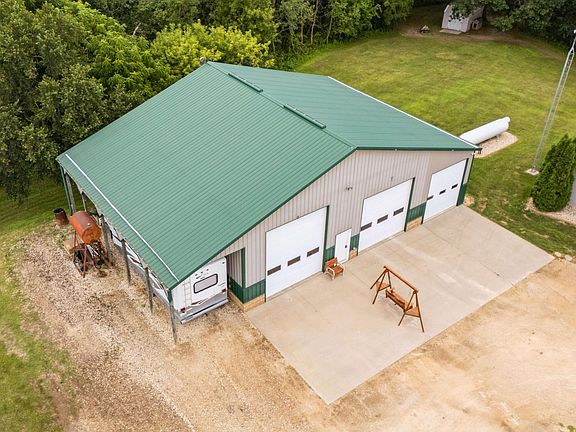 2nd image of 33463 Hilton Rd
