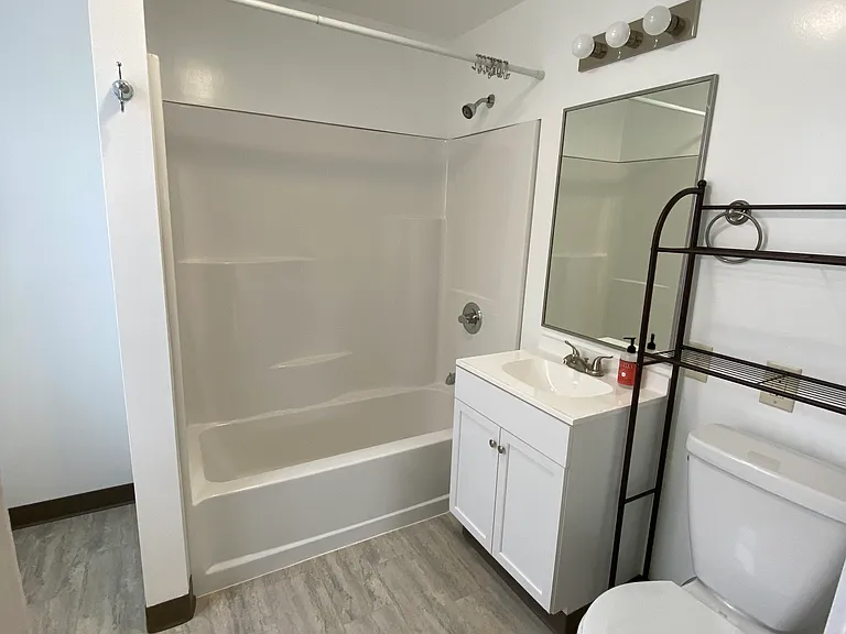 1421 W 14th St #2 — Photo 4