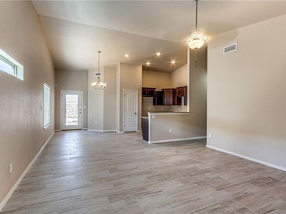 3rd image of 14359 Loma Esmeralda Dr