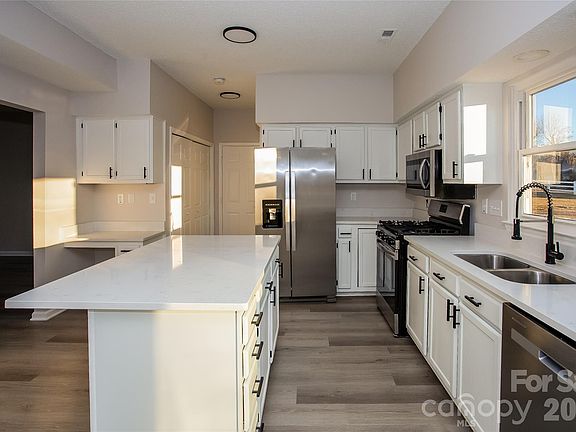 5th image of 11013 Lystra Ln