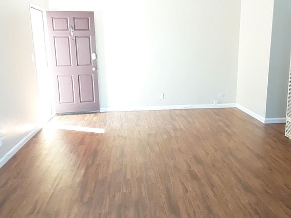 2nd image of 210 W Tujunga Ave