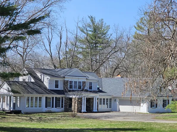 180 N Signal Hill Rd, North Barrington, IL 60010