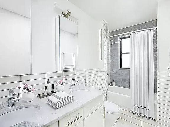5th image of 457 15th St APT 2D