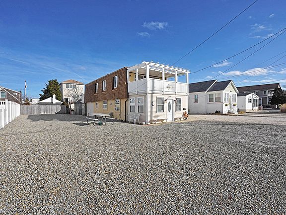 5th image of 208 23rd Ave