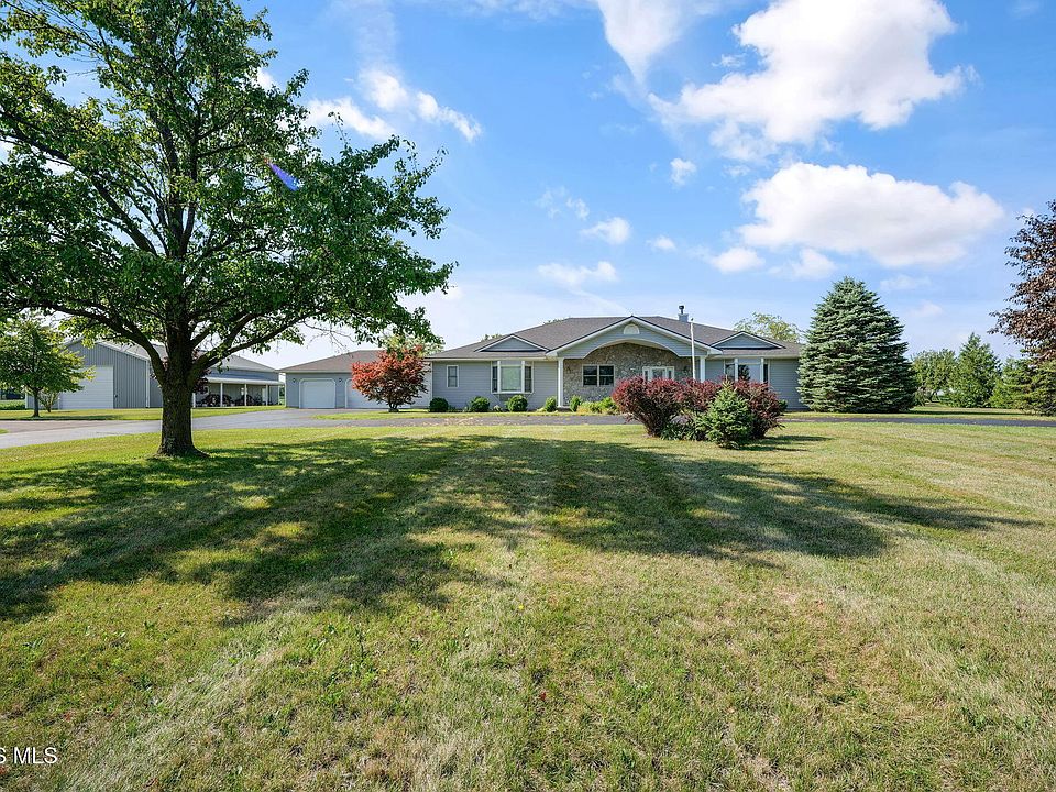 1st image of 23179 Maplewood Rd