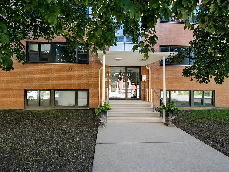 100 Waverley St — Photo 13