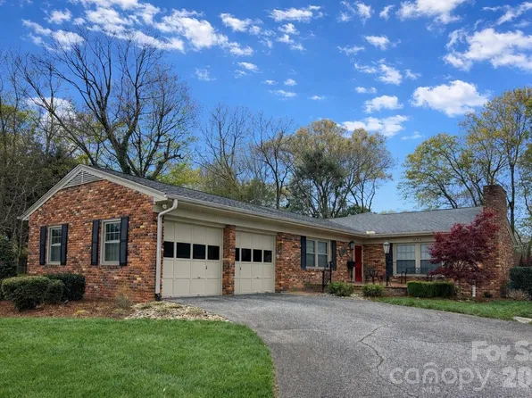 923 1st St NE, Hickory, NC 28601