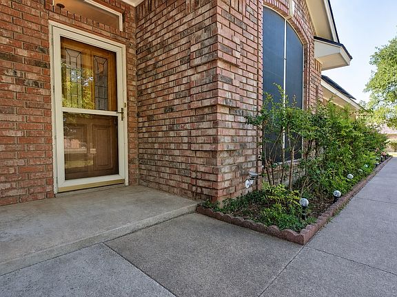 5th image of 213 Diamond Oaks Dr