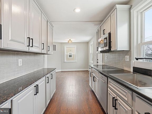 2nd image of 504 N Horners Ln