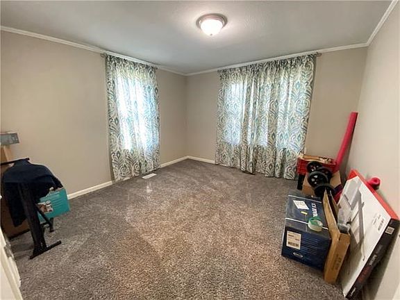 4th image of 304 Grandview St