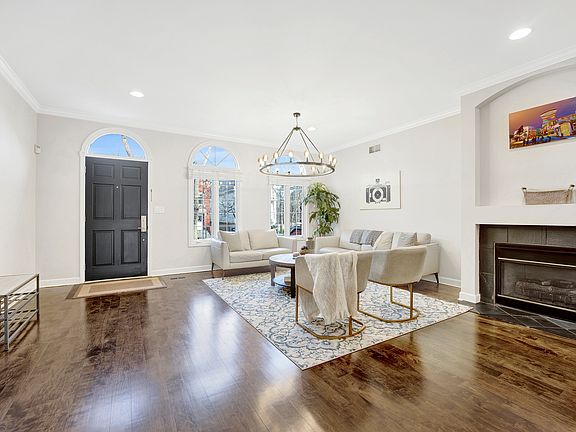 5th image of 3318 N Claremont Ave