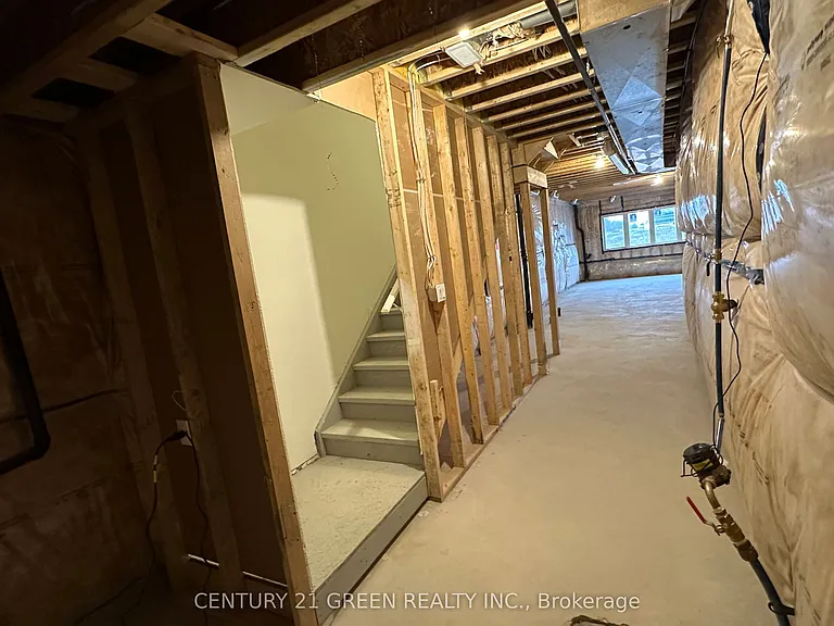 126 Hitchman St — Photo 32