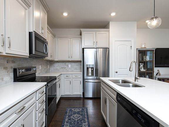 4th image of 2220 Belle Creek Way