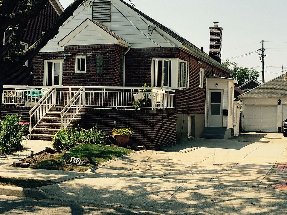 2nd image of 219 Beach 148