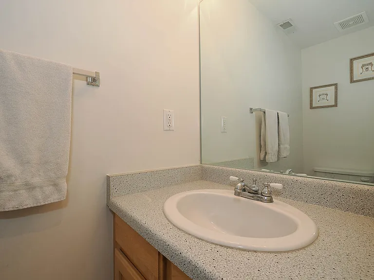 274 E Millpoint Pl — Photo 15