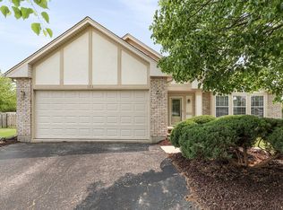 126 Dickens Trl, Elgin, IL 60120