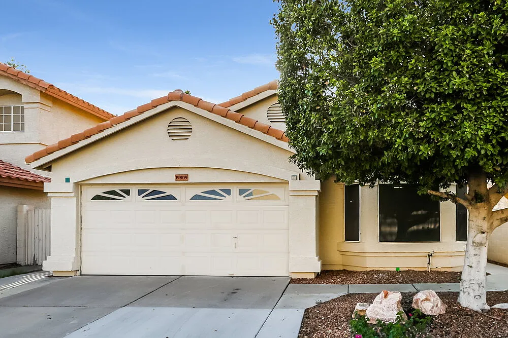 3 bed, 2.0 bath, 1567 sqft, $2,240 — Photo 1