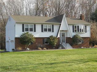11 Farm River Dr, Northford, CT 06472