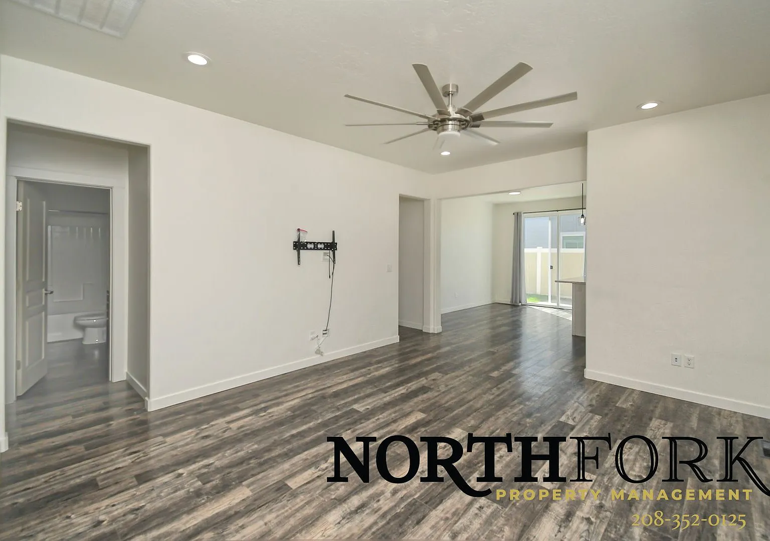 Easy living, low maintenance - Move-in credit for leases by 9/25 — Photo 2