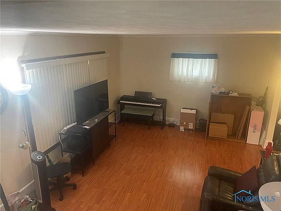 3rd image of 3521 Hazelhurst Ave