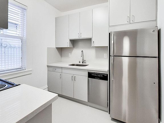 3rd image of 960 Larrabee St APT 113
