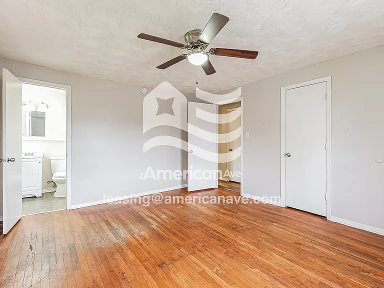 16293_009_main_bedroom_9.jpg