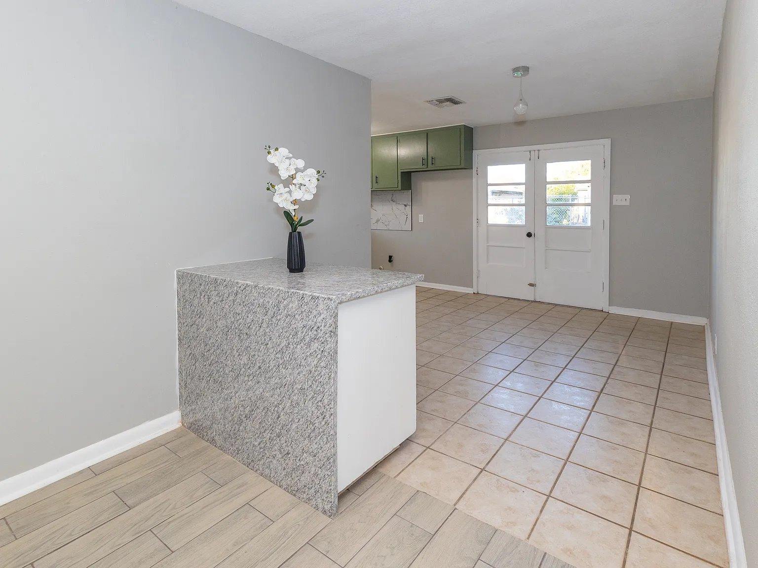 4 bed, 1439 sqft, $1,850 — Photo 2