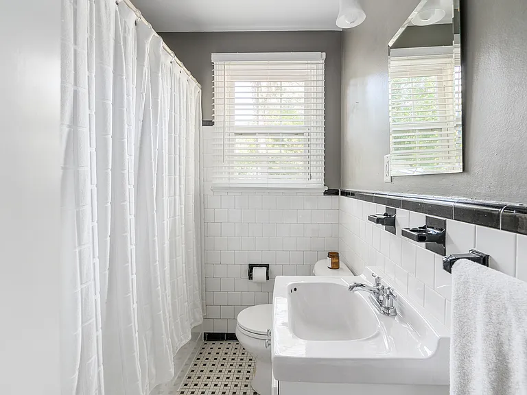 1204 Bobbiedell Ln — Photo 7