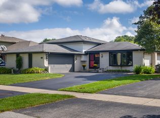 17759 Maple St, Lansing, IL 60438