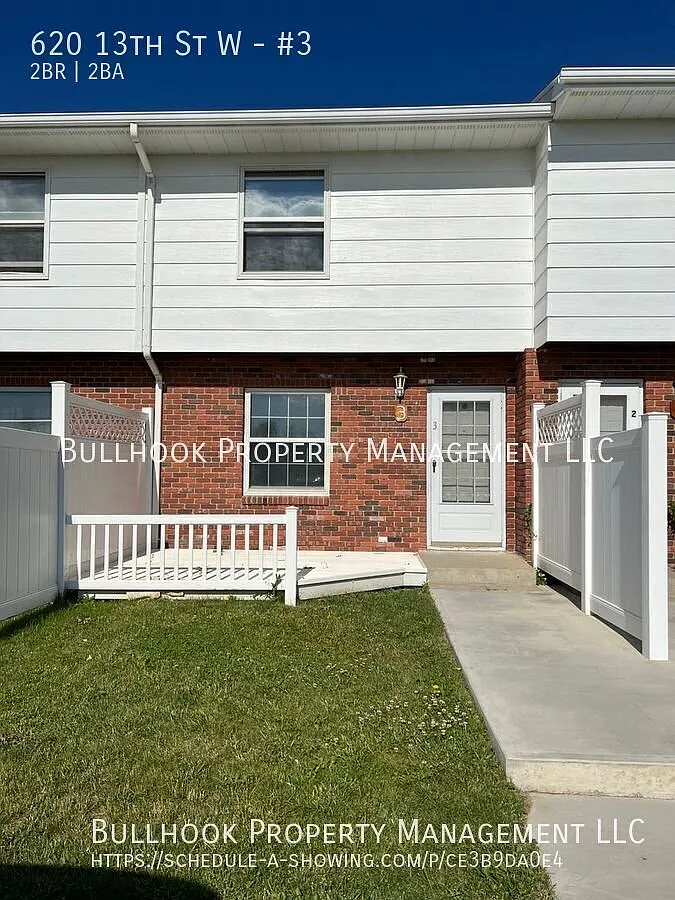 2 bed 1-1/2 bath townhouse, newer paint, flooring, updated kitchen — Photo 1