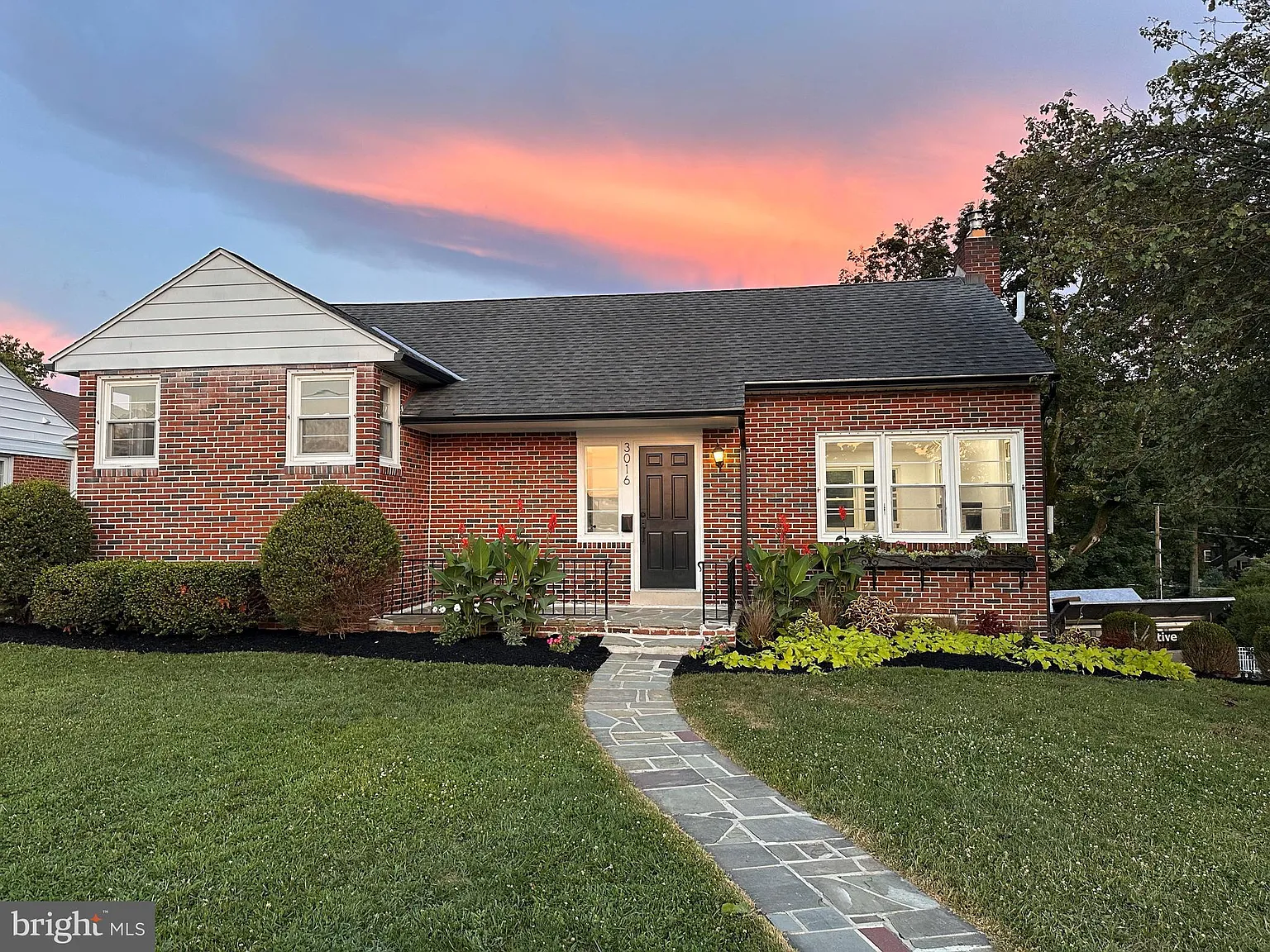 3016 Grandview Blvd photo 1