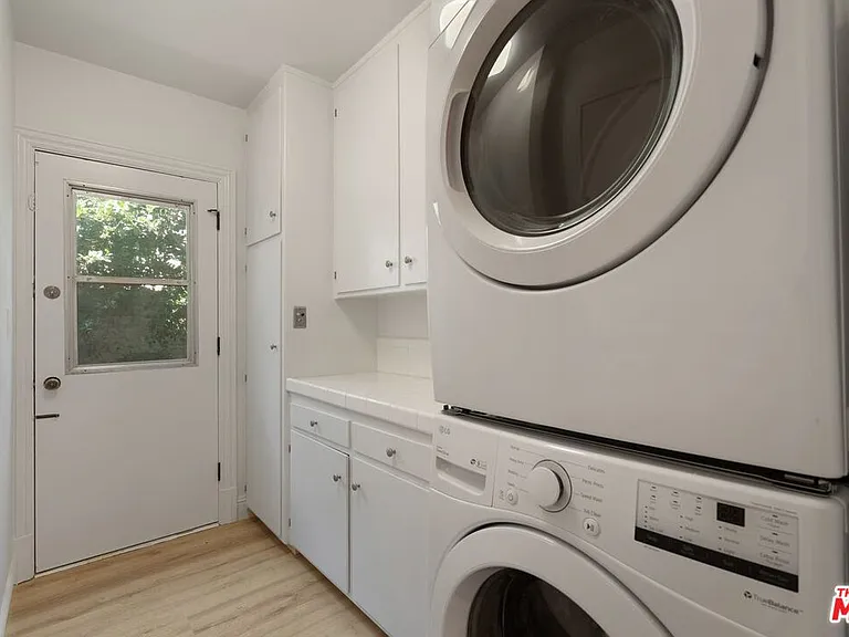 519 N Rexford Dr — Photo 14