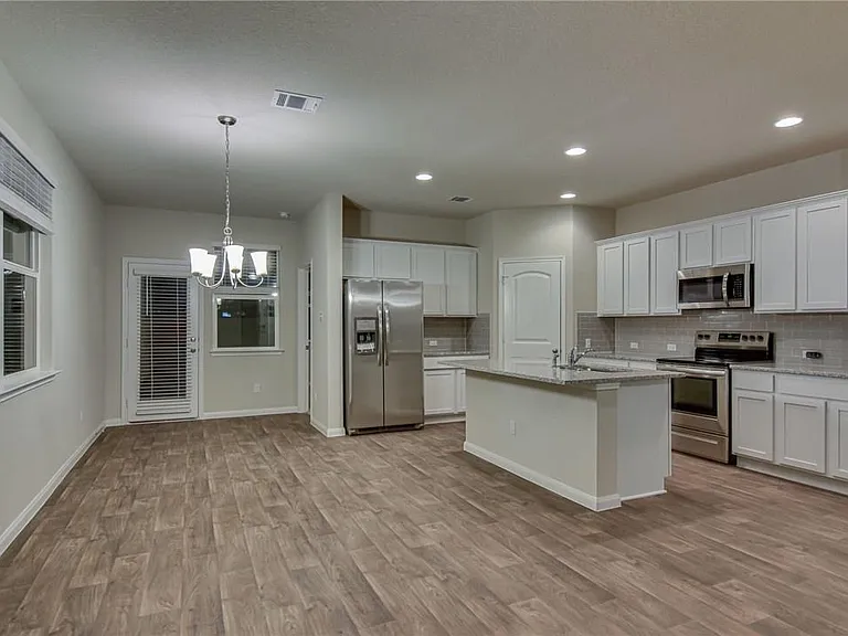 309 Naset Dr — Photo 6