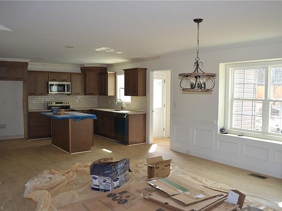 5th image of 928 River Rd