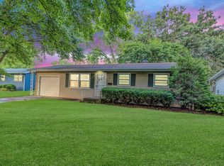 301 Virginia Dr, South Elgin, IL 60177