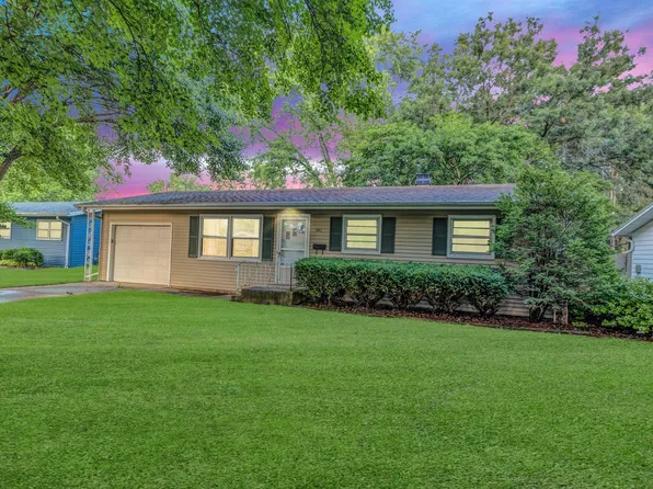301 Virginia Dr, South Elgin, IL 60177