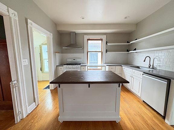 3rd image of 312 Carolina St