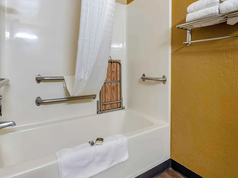 Studio Suite - 2 Full Beds