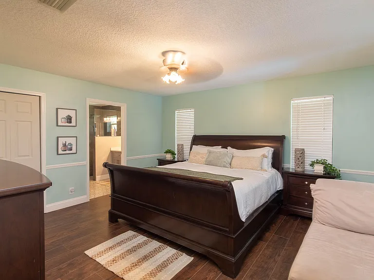 1123 Northumberland Ct — Photo 11