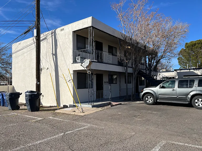 Fully Loaded, Contemporary 1 Bedroom Apartment w/ Yard in Ridgecrest — Photo 2