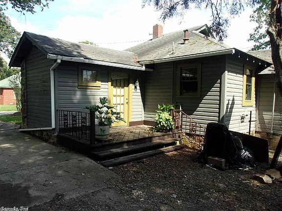 3rd image of 907 W Pleasure Ave