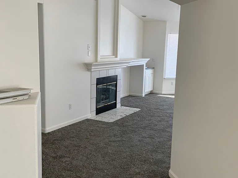 1120 Dixie Ln — Photo 2