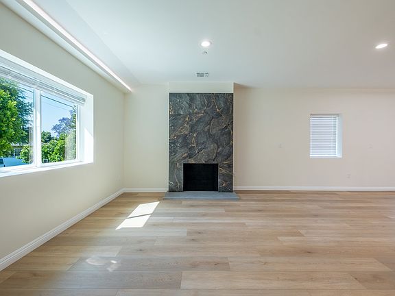 4th image of 1075 E Elmwood Ave