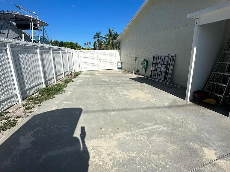 1077 Fernlea Dr #B — Photo 7